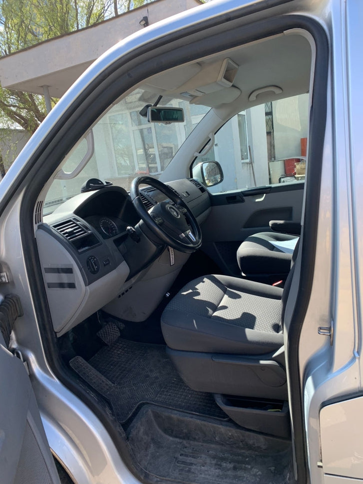 Volkswagen Caravelle T5 7HC 2015 Diesel Vehicle 2.0 TDi 180 HP