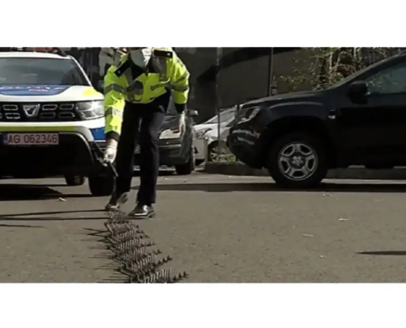 Expandable Road Barricade with Spikes 4m